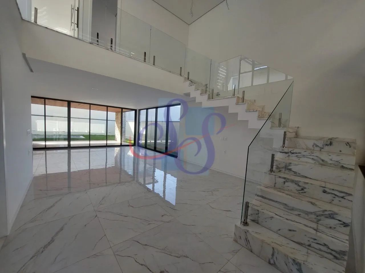 Belíssima casa na Cidade Alpha com 4 suítes - Foto 4