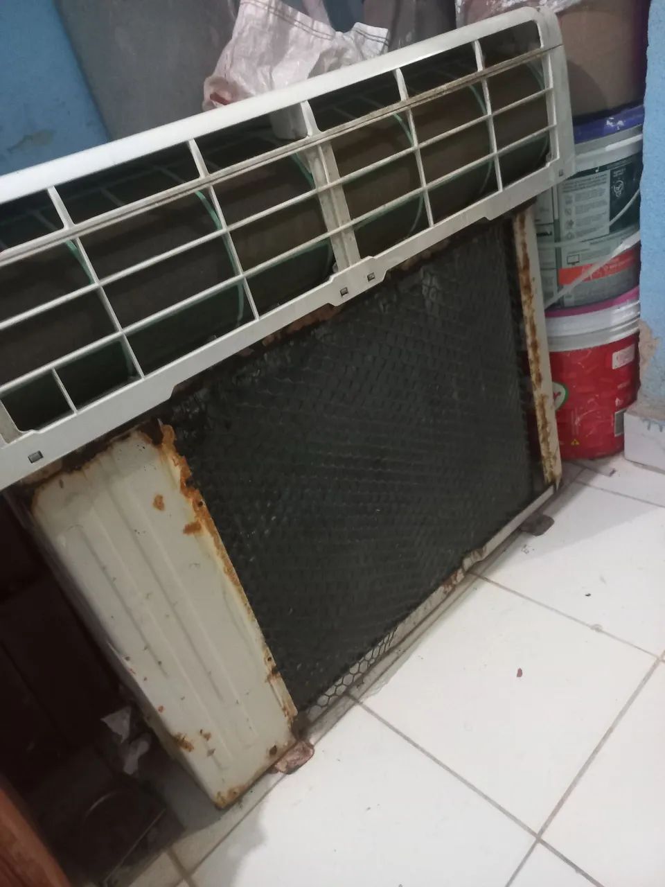 Troco ar condicionado sprint 220v funcionando perfeitamente vai com cano de cobre com 3mts