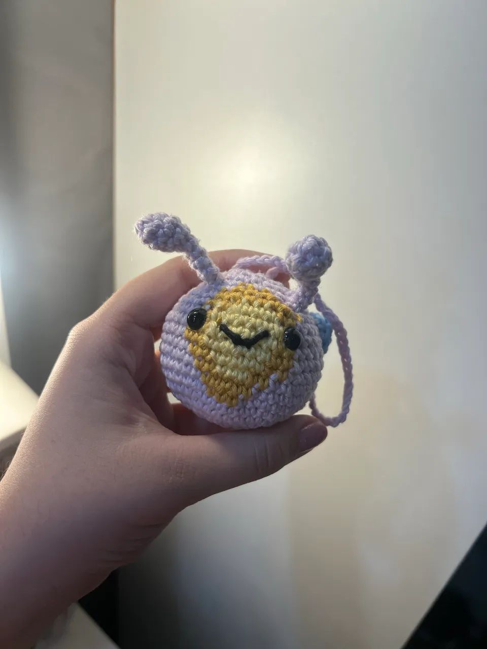 Chaveiro de crochê gatinho e vagalume Slime Rancher 