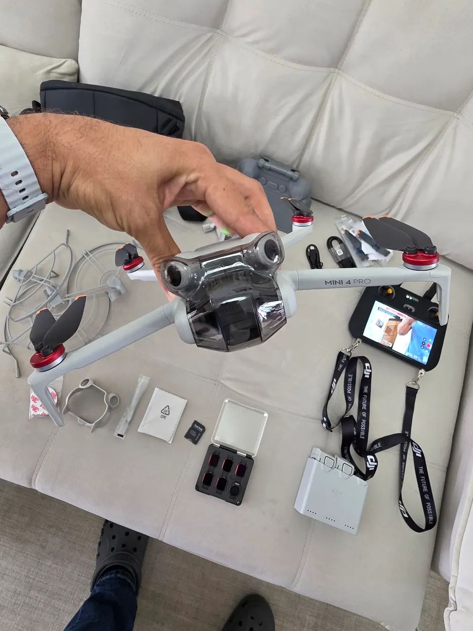 DJI Mini 4 Pro Fly More Combo + RC 2 com tela