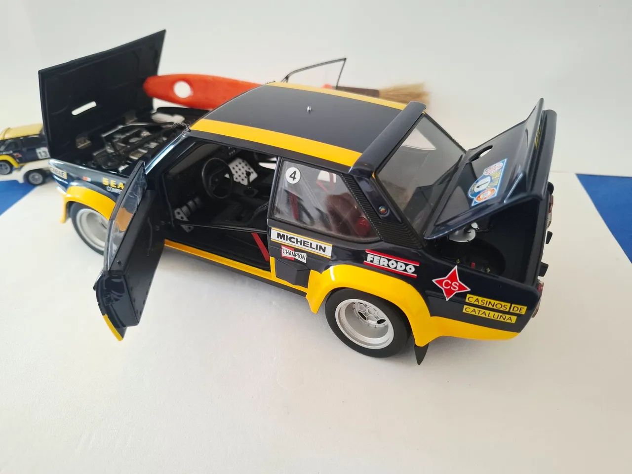Miniatura Fiat 131 Abarth, escala 1:18- Fabricante Kyosho(Japonesa