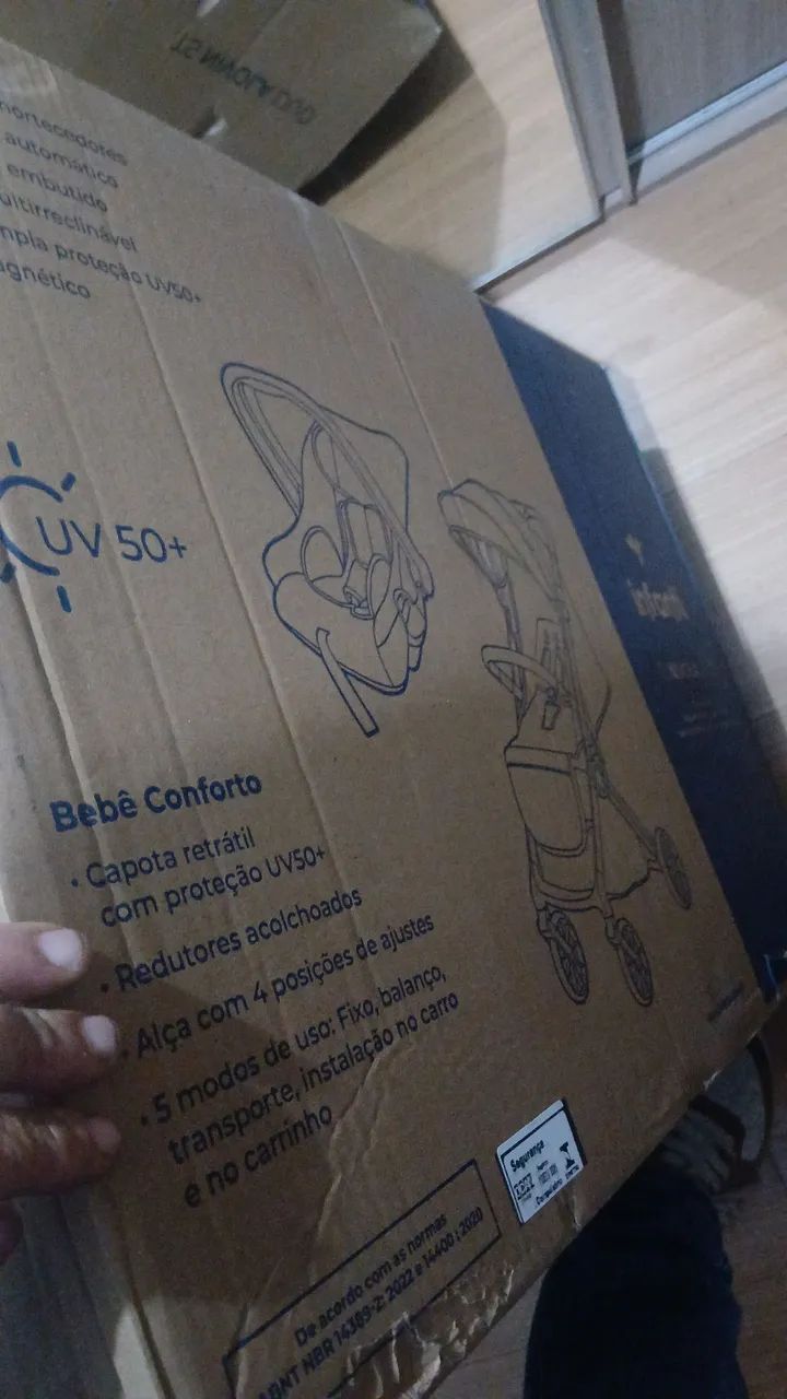 Carrinho de bebê com bebê conforto 