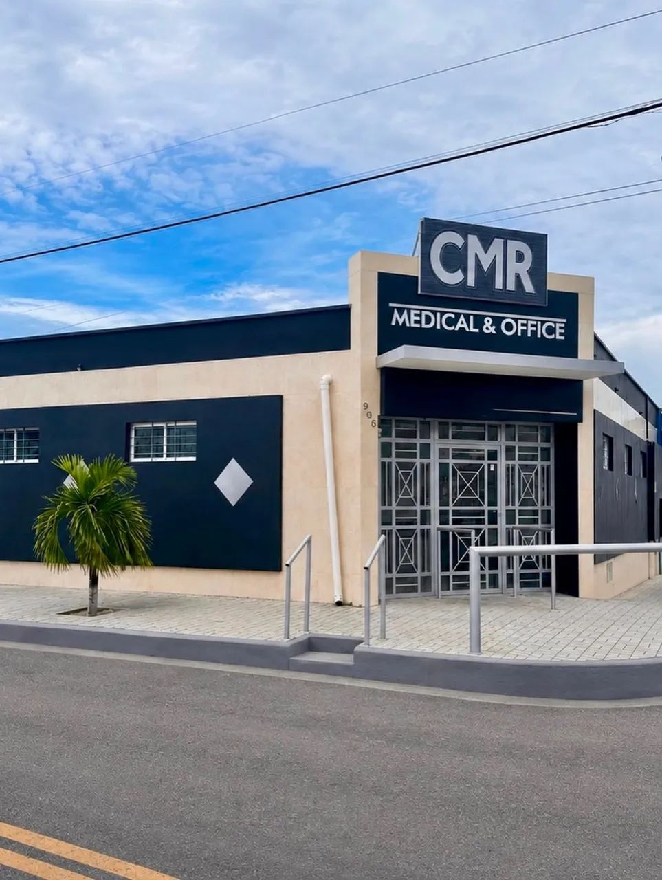 Prédio Comercial para locação na Cidade dos Funcionários em Fortaleza/CE com 9 salas