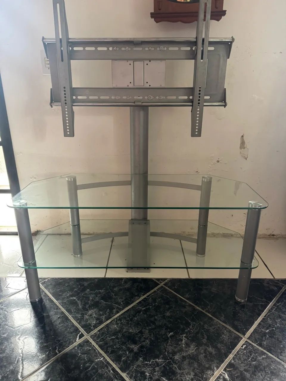 Sofá de couro e rack c/ suporte  - Foto 4