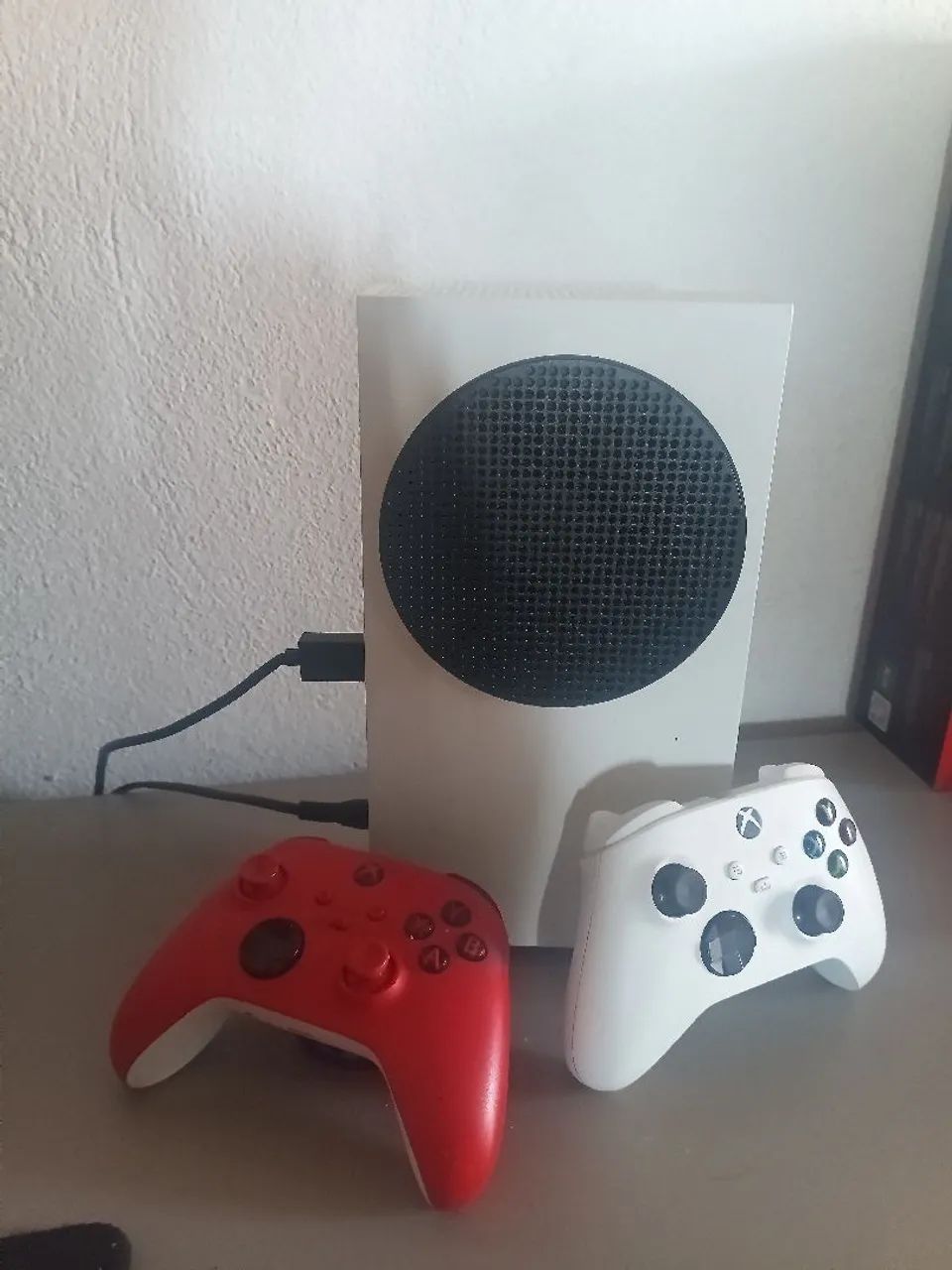 : ? XBOX SERIES S COMPLETO + 2 CONTROLES (BRANCO + VERMELHO) | PRONTO PRA JOGAR! - Foto 3