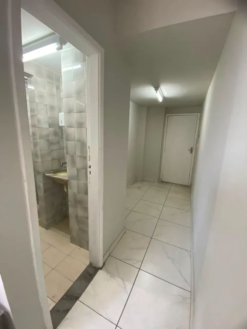 SALA COMERCIAL NO ED. ELDORADO · AV. BRIGADEIRO LIMA E SILVA · BEM ILUMINADA · R$. 1.000,0 - Foto 9