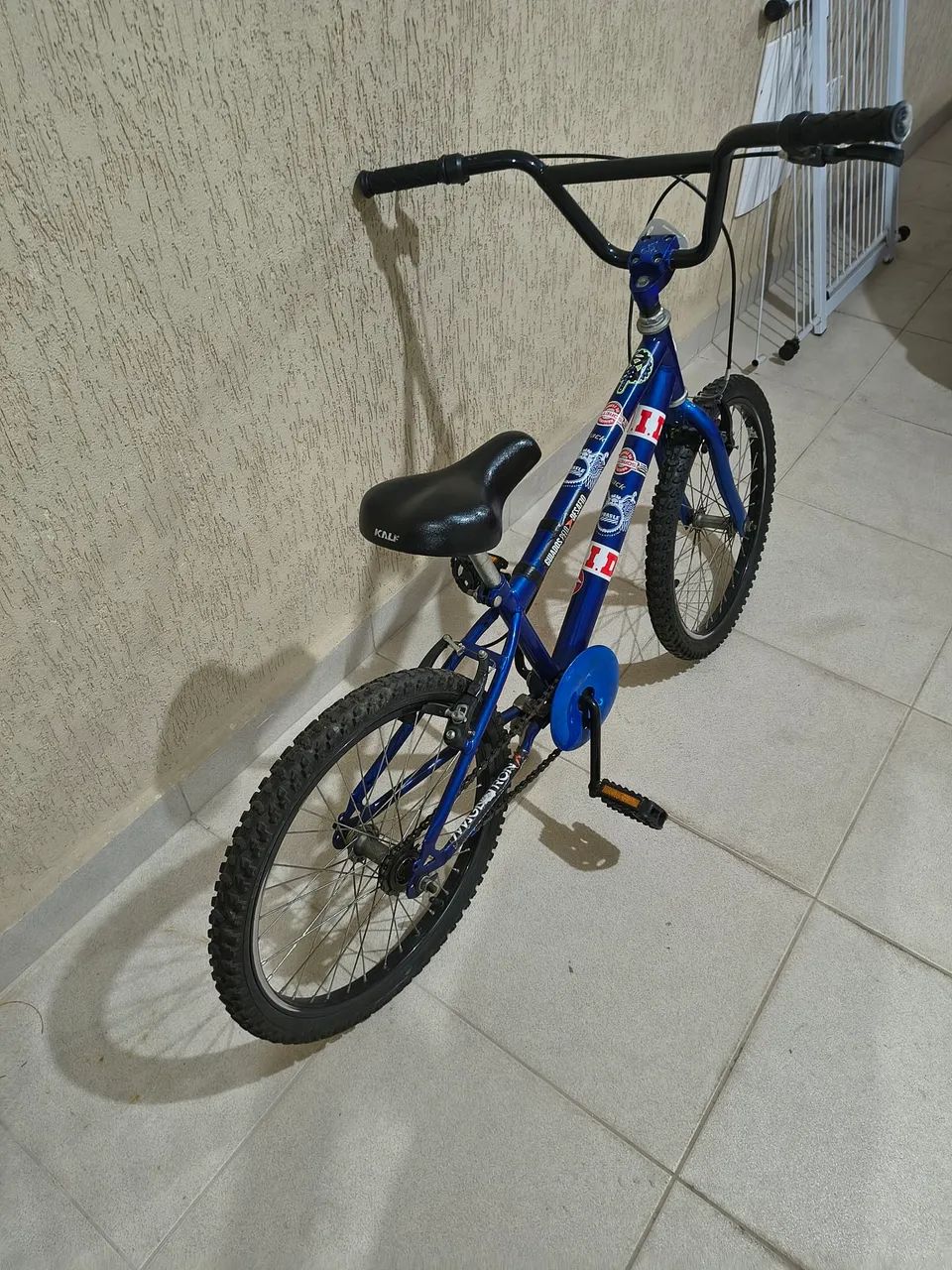 Bicicleta Azul Aro 20 Semi nova - Foto 4