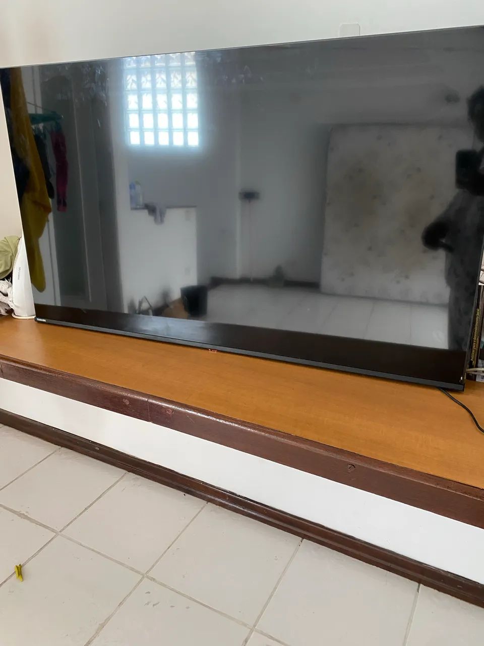 Vende se TV 60 polegadas Toshiba QLD 4K com controle e cabo original- com defeito  - Foto 2