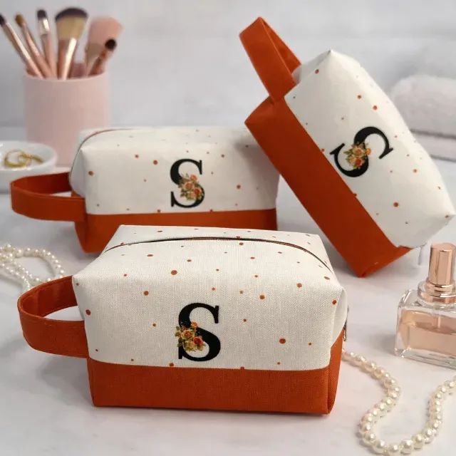 NECESSAIRE BOX COM ALÇA PERSONALIZADA