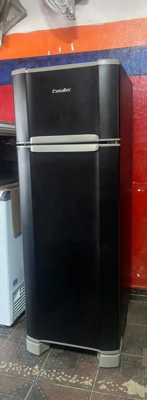 Refrigerador Esmaltec RCD34 Black
