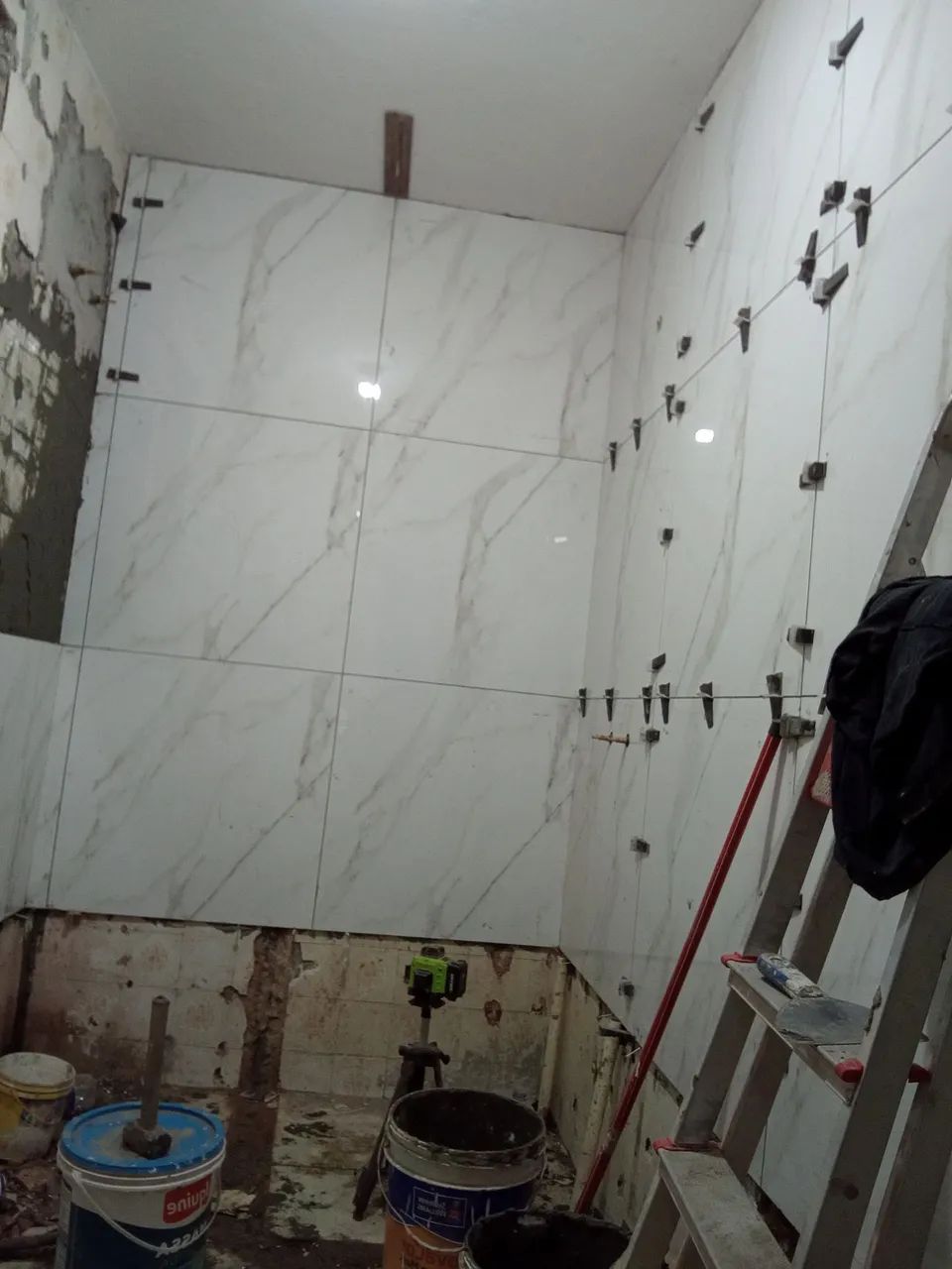 ? REFORMA E TRANSFORMAÇÃO DE BANHEIRO - ANTES E DEPOIS - Foto 3