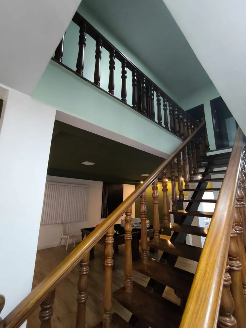 Escada antiga de madeira maciça com corrimão - 5 metros - Foto 2