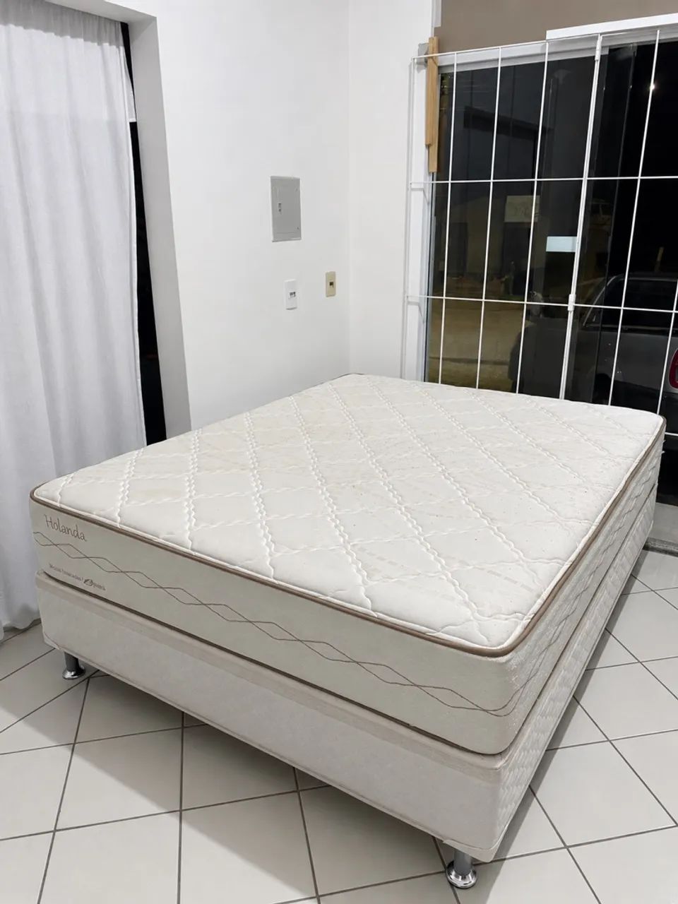 Cama box queen ótimo estado 