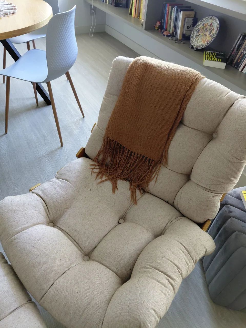 Poltrona com puff , excelente qualidade. Abra Casa. - Foto 2