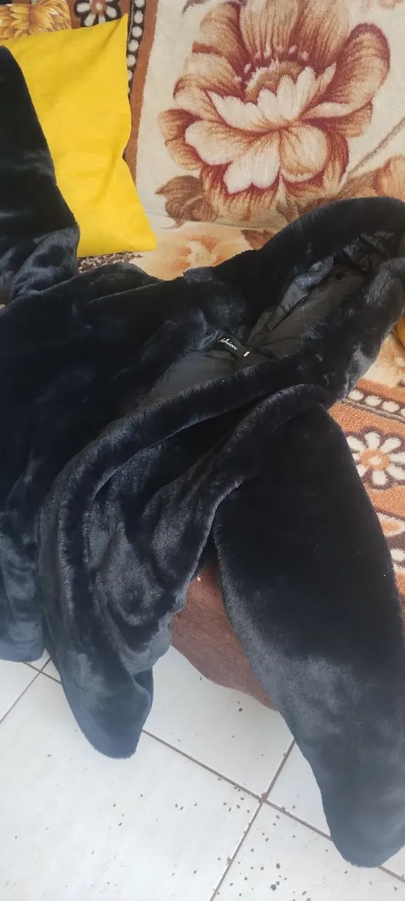 Casaco de pelos preto, grosso. - Foto 2