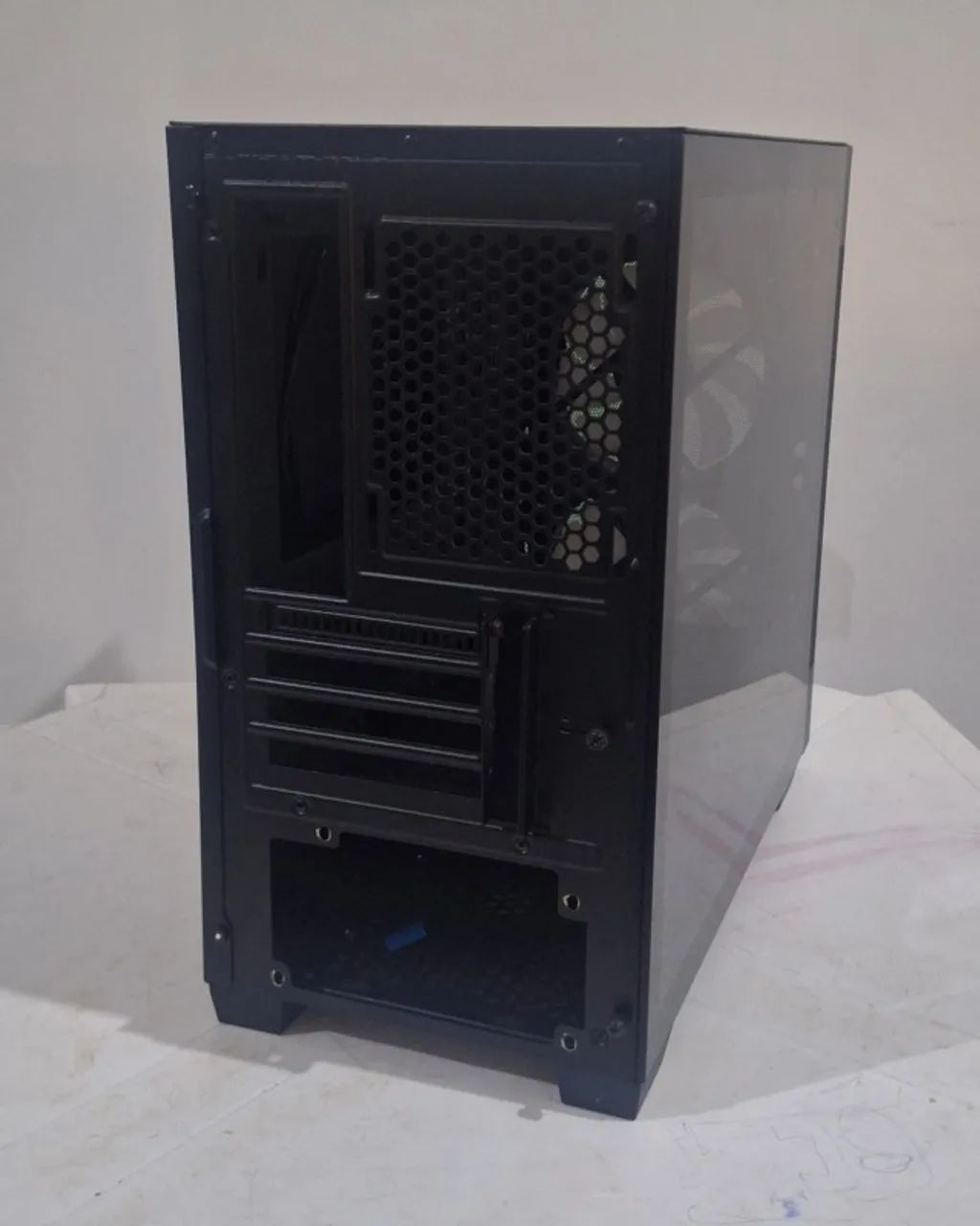 Gabinete Lian Li Lancool 205m Mesh - Foto 3