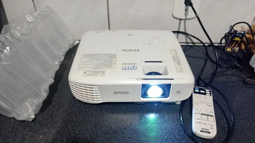 Vendo projetor Epson W49  - Foto 2