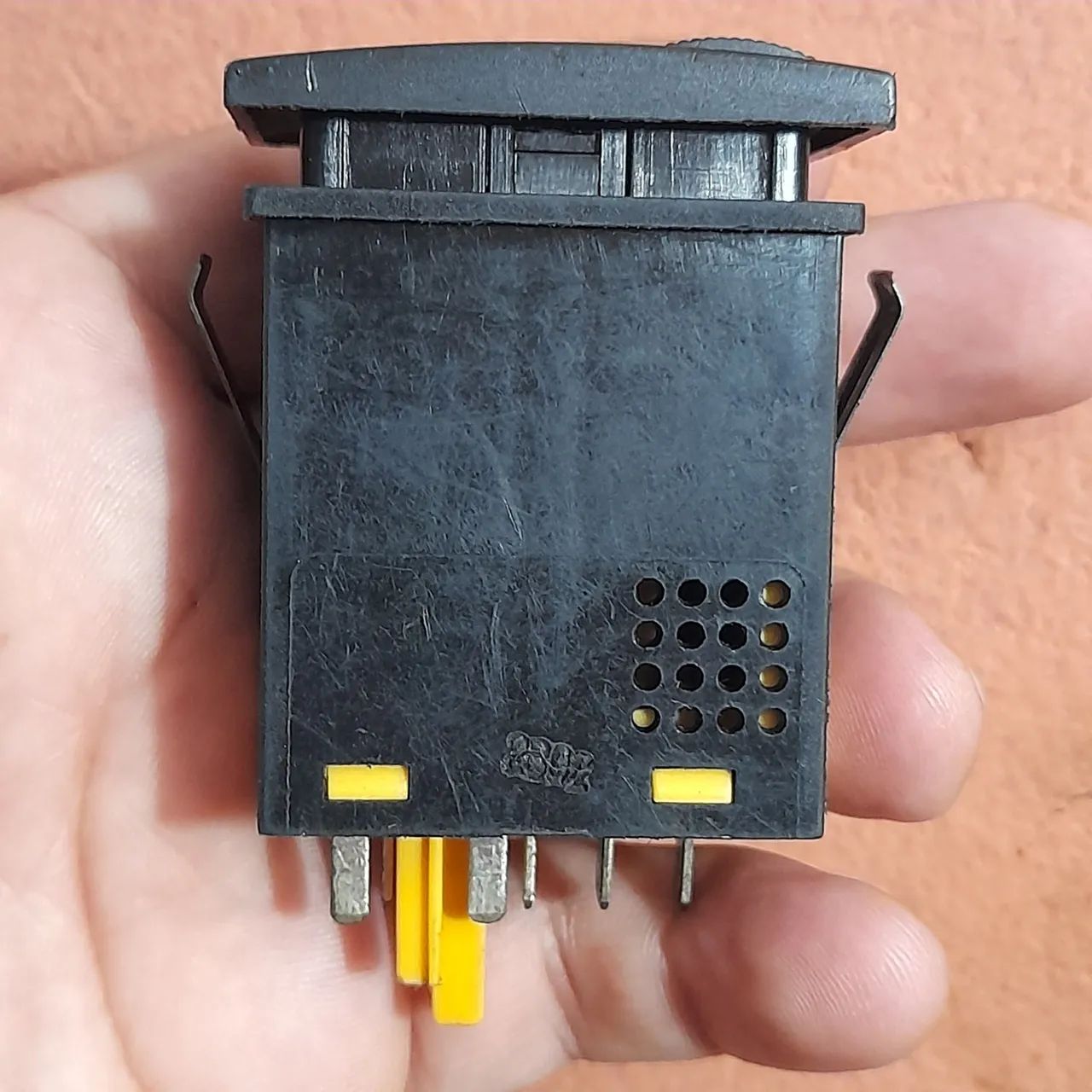 BOTAO ABERTURA PORTA MALAS GOL PARATI G3 G4 ORIGINAL 377959831A