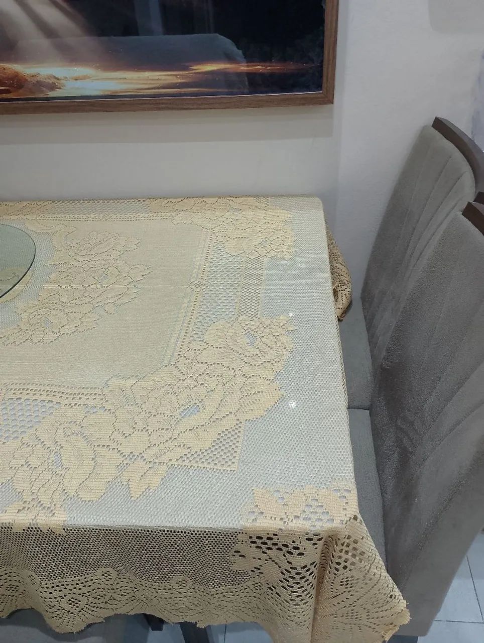 Vendo está linda mesa com 6 cadeiras 