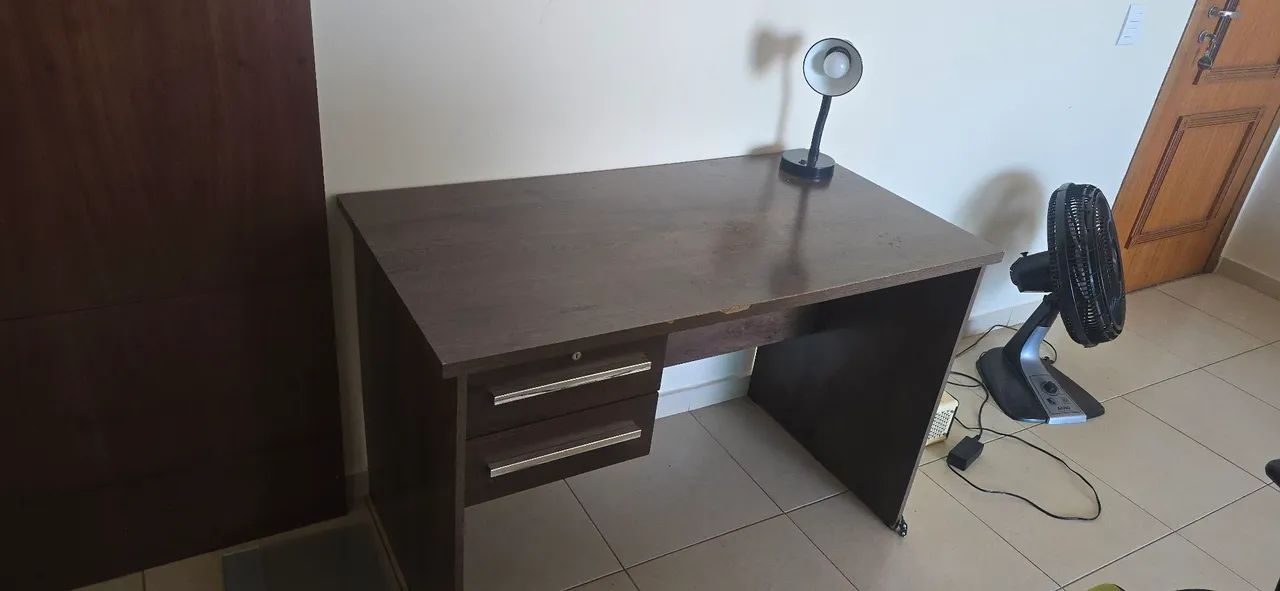 Mesa para estudo usada em bom estado