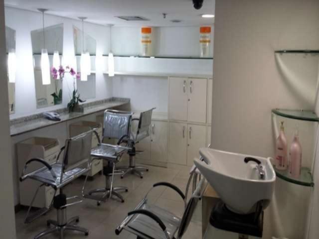 Loja pronta para salão de beleza com mezanino 120m2 no salvador trade center - Foto 6