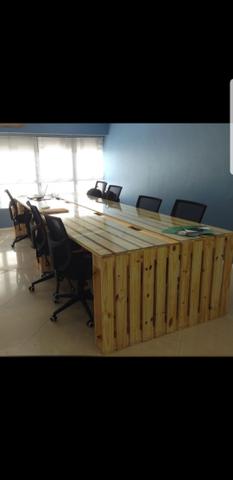 Mesa de palete e vidro