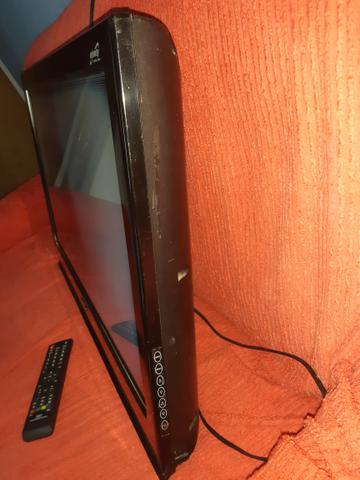 TV SEMP 32 Retirada de peça