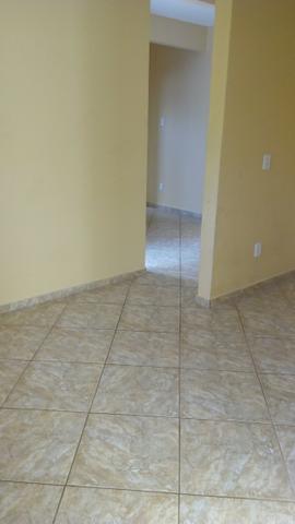 Aluga-se apartamento