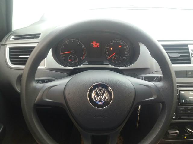VW Fox 1.6 MSI 2017/2018 Trendline 8v conservado - Foto 9