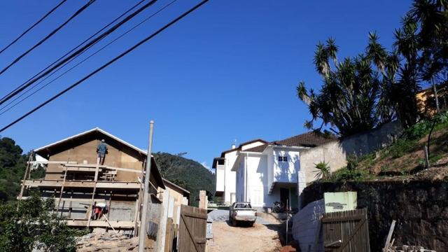 Casa em condomínio com 3 quartos -local tranquilo- Próximo ao Centro-Petrópolis - Foto 2