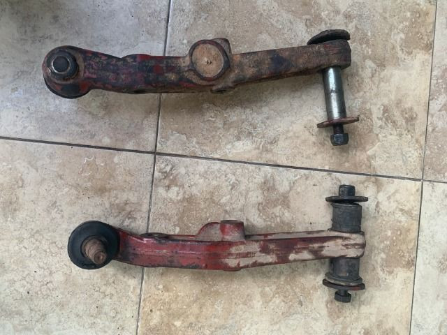 Braço suspençao superior iveco daily 3510 original cada 150 reais - Foto 3