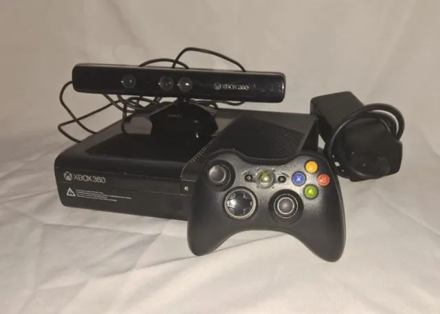 XBOX 360 SLIM DESTRAVADO COM 1 CONTROLE KINECT E 15 JOGOS 