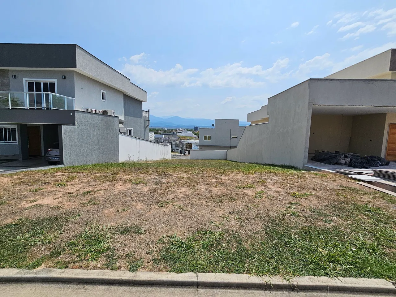 Terreno em Condomínio Fechado com Vista. Alphaville Resende RJ - R$ 285 mil a espetacular!