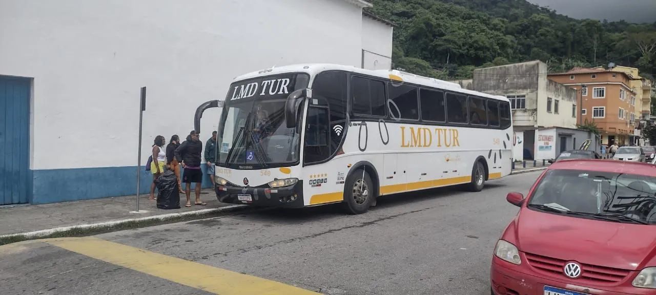 Ônibus  46 lugares completo 