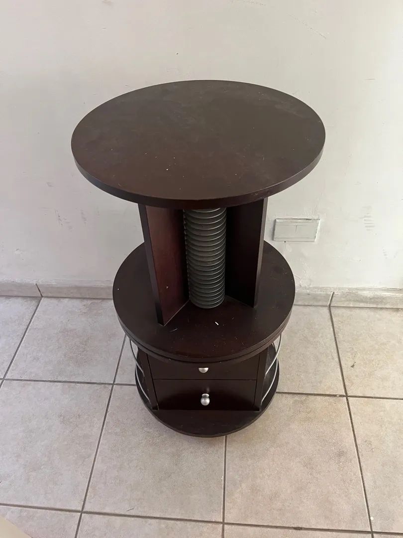 Mesa de Canto Giratória com Gavetas - Ideal para Sala de Estar! - Foto 2