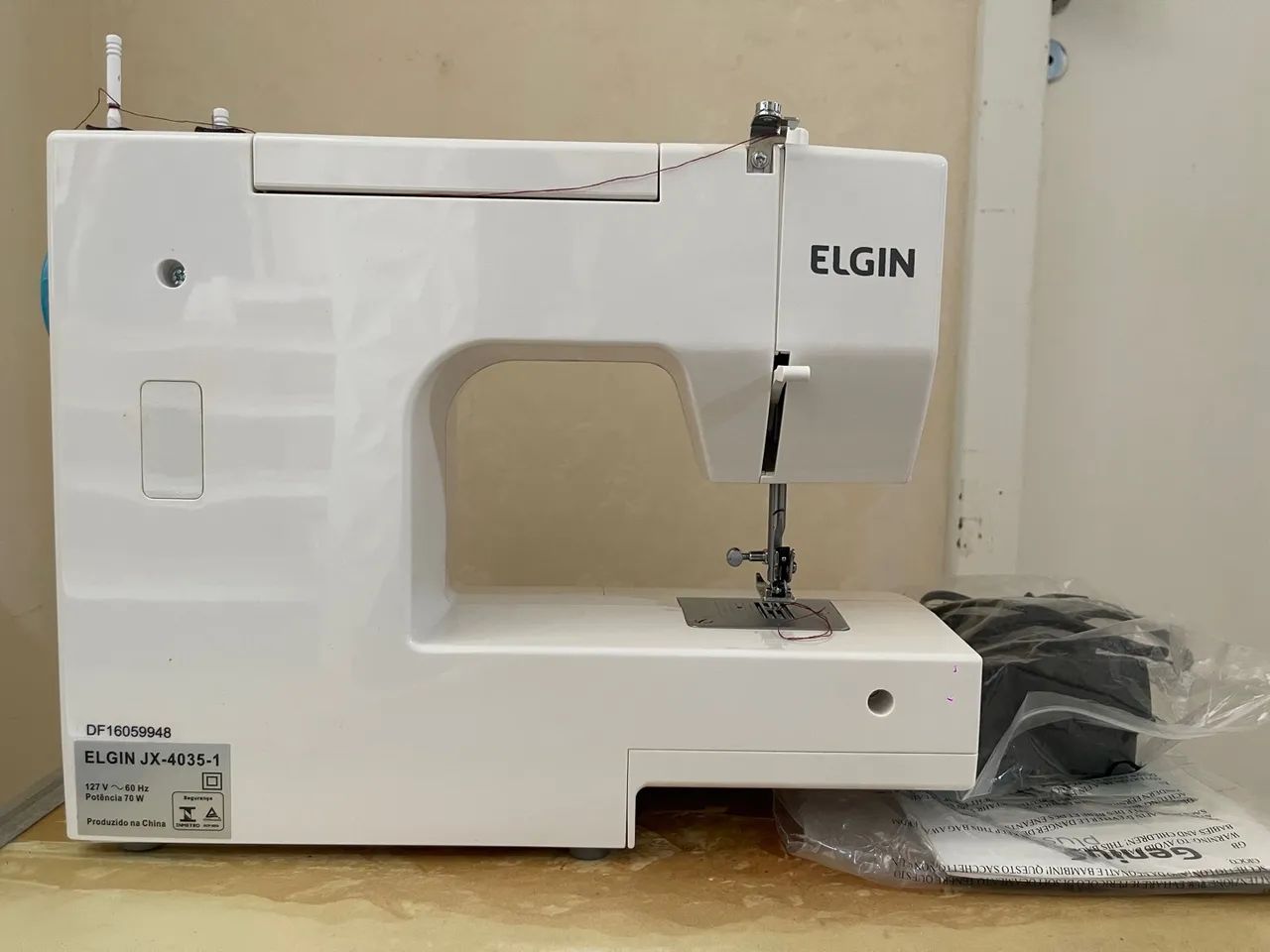 Máquina de Costura Elgin Genius Plus - Foto 4