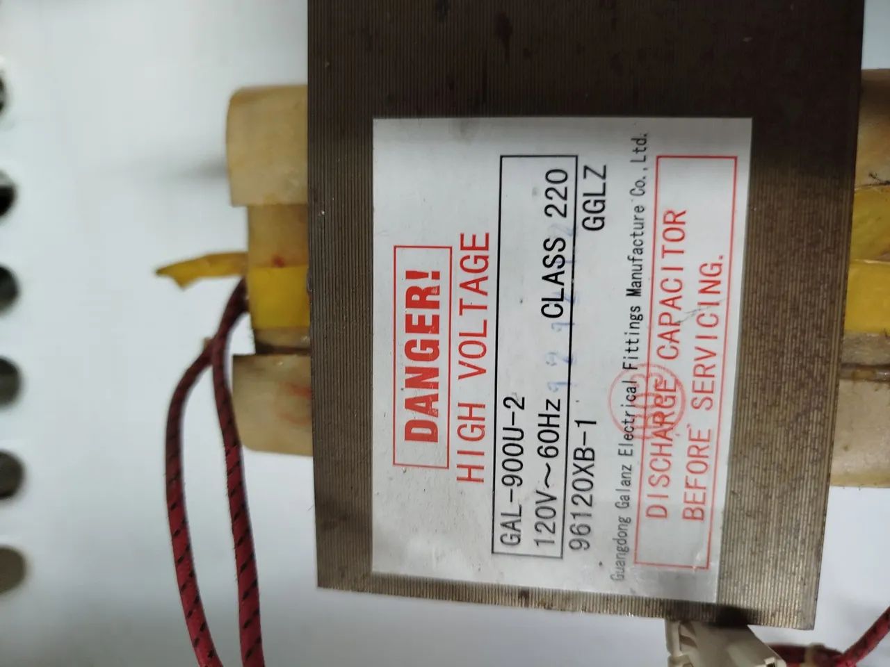 Transformador 120V - 220V - 60Hz