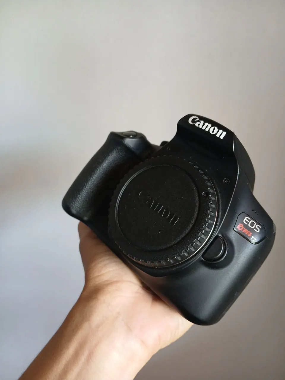 Câmera Canon EOS Rebel T7