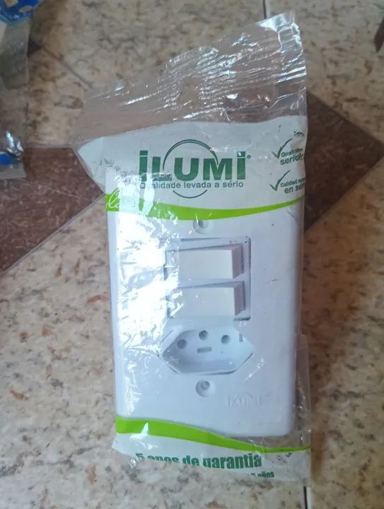 Tomada e 2 Interruptores 