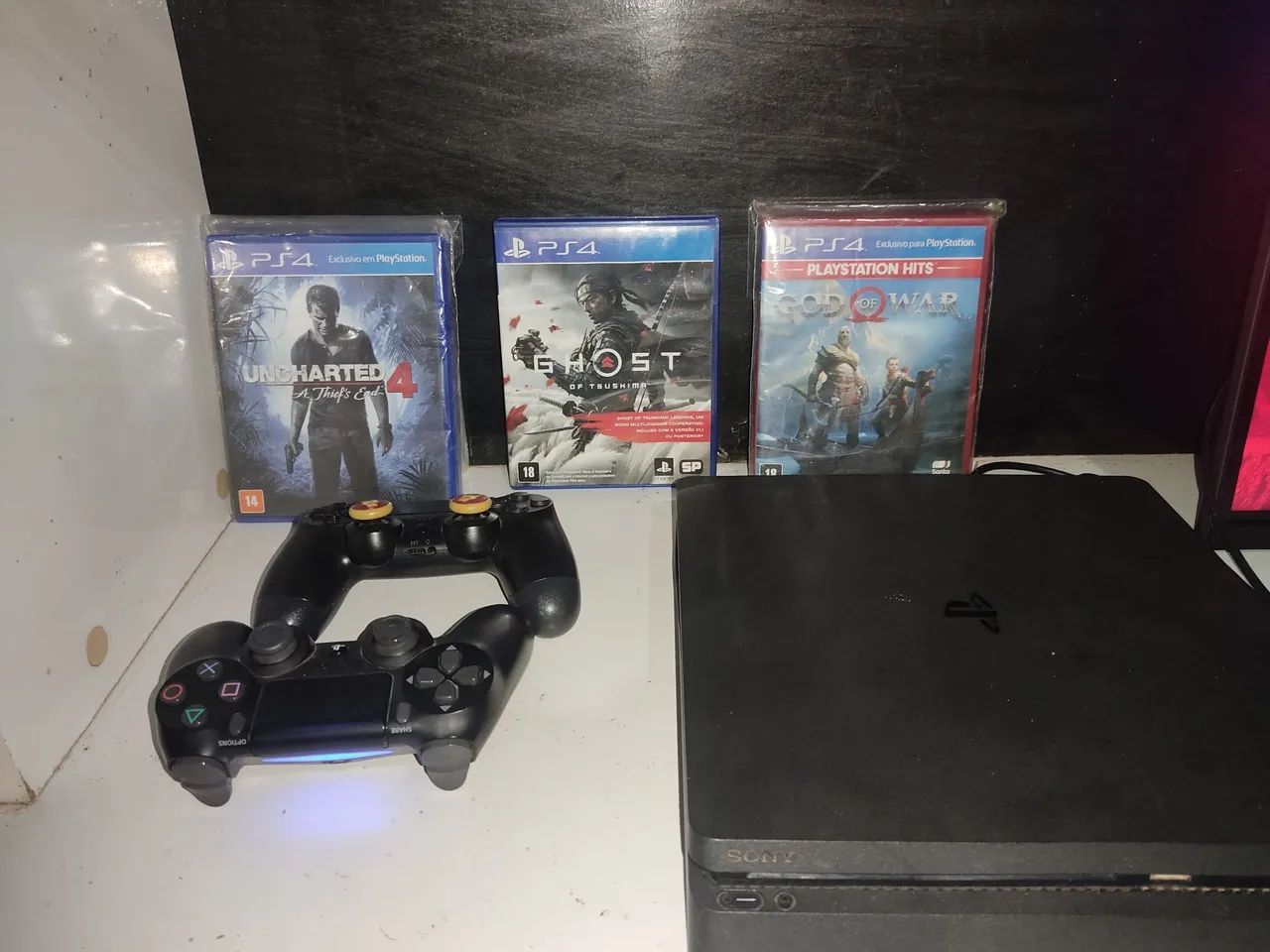  ps4 com 3 jogos e 2 controles - Foto 2