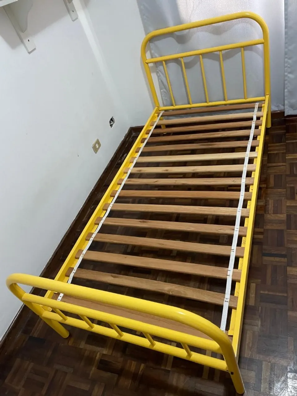 Cama solteiro infantil Tok&Stok amarela