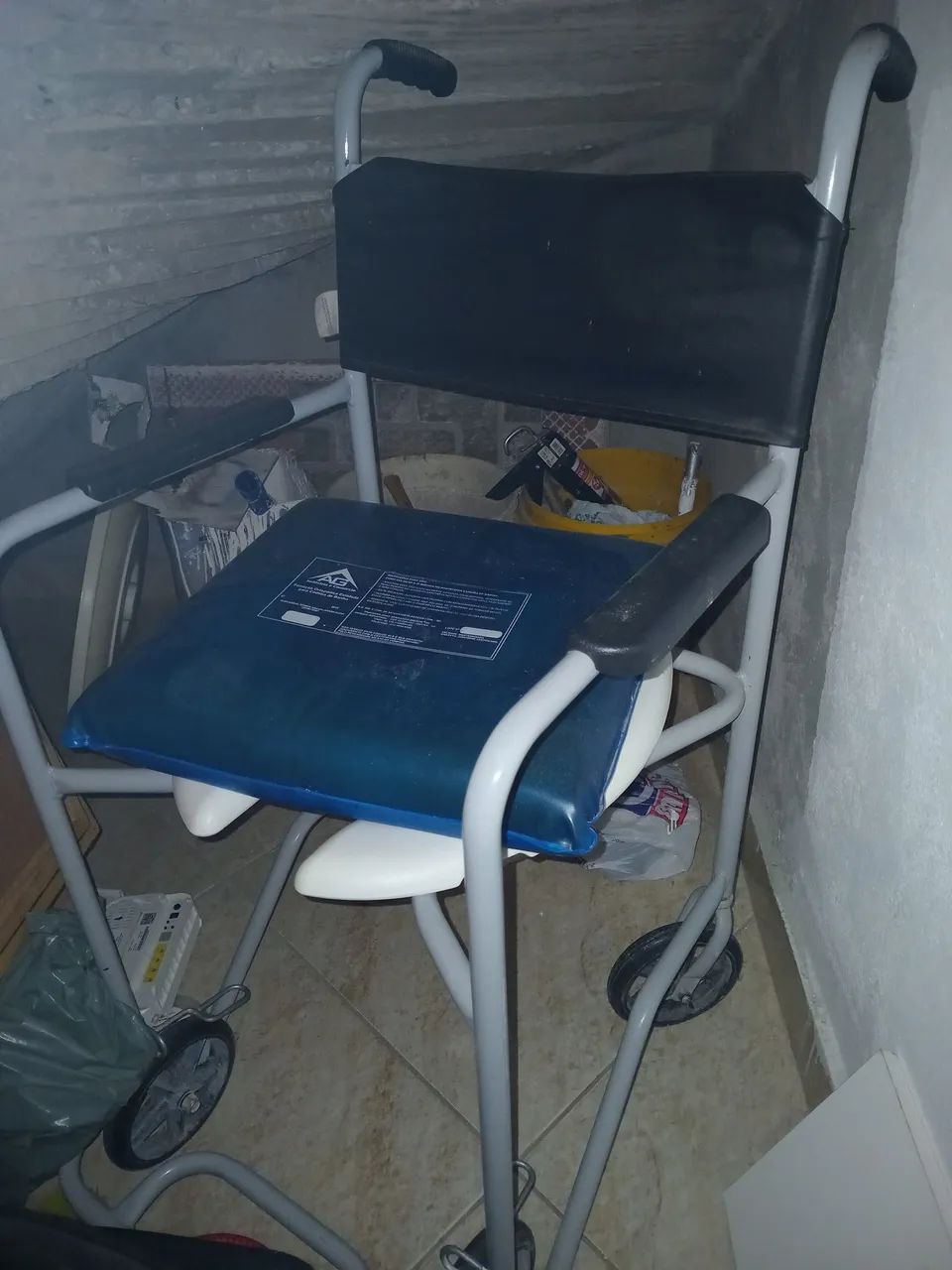 DOAÇAO Cadeira de banho 64842820132738121