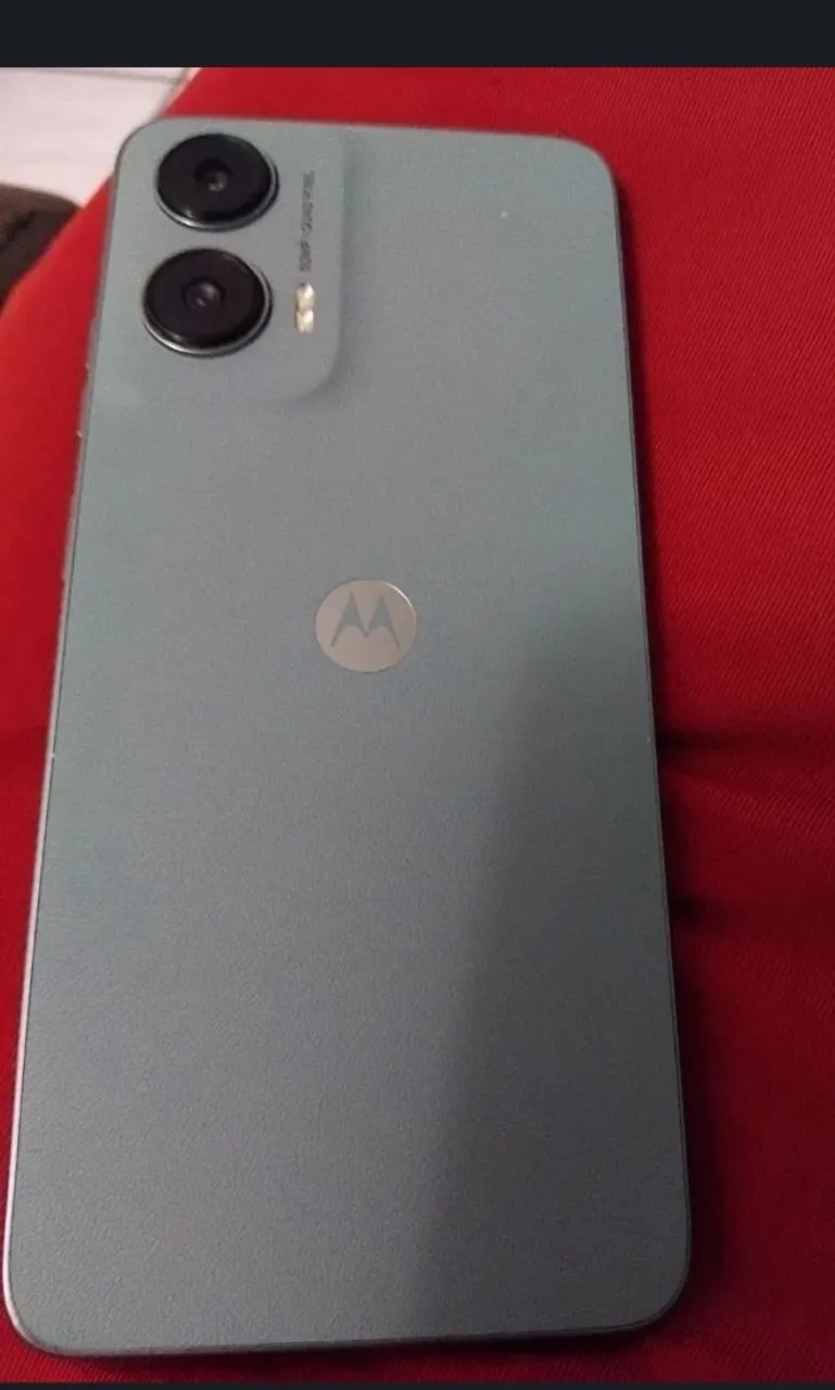 Celular semi novo na caixa com carregador
