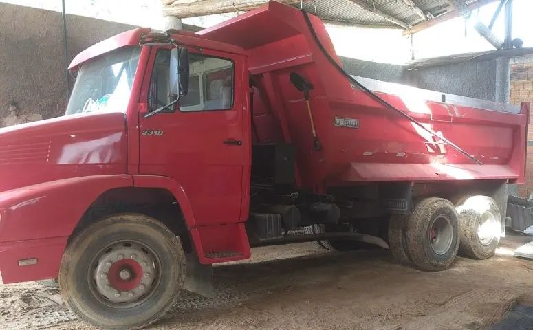 VENDO CAMINHAO TRUCK CAÇAMBA MERCEDES 2318 TRAÇADO - Foto 2