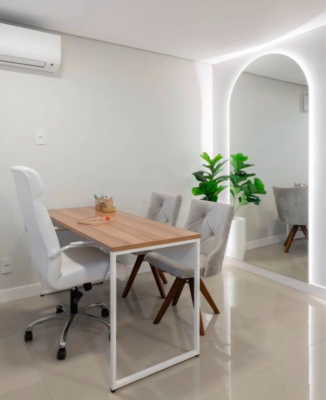 Mesa de escritório com Gaveteiro Industrial Sevilha/Branco com gaveteiro - Foto 2