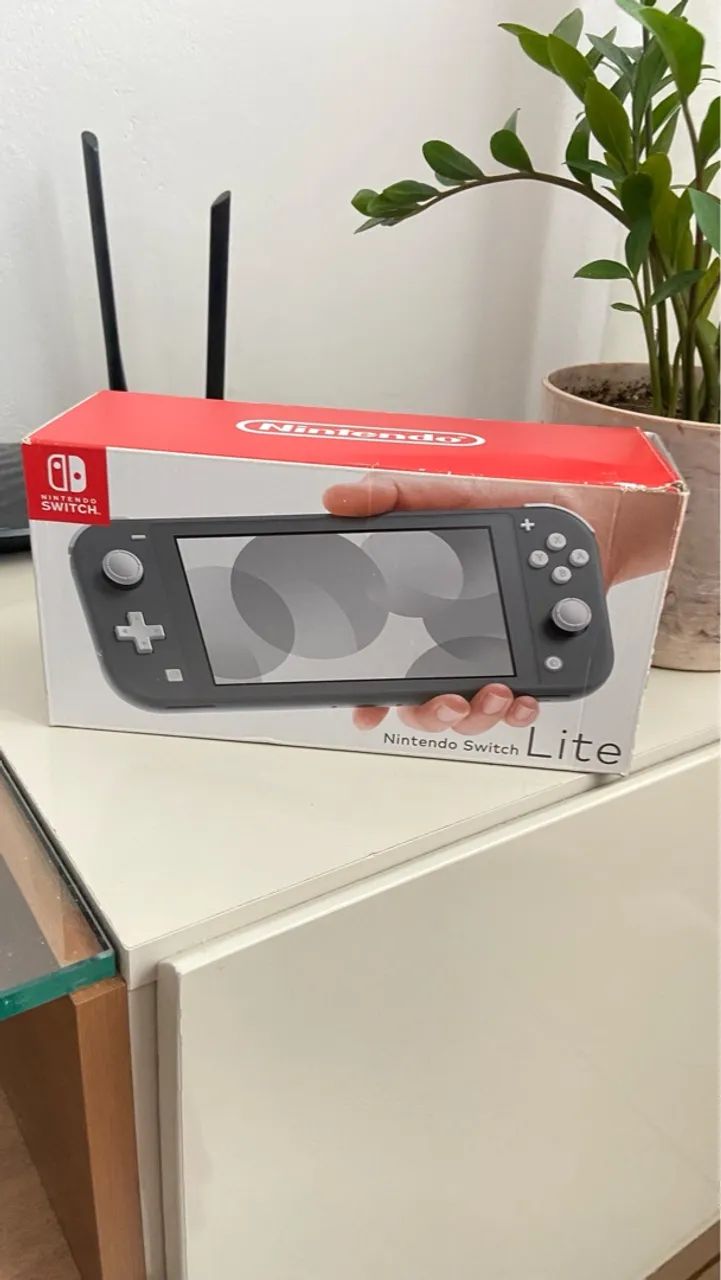 Nintendo Switch Lite - 2 jogos, capa e cartão micro sd 128gb