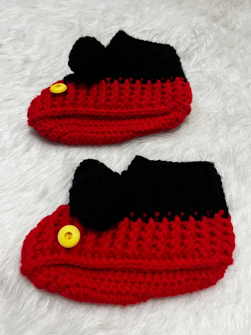 Pantufa Infantil Mickey em Crochê Lã Unissex Preta Vermelha 
