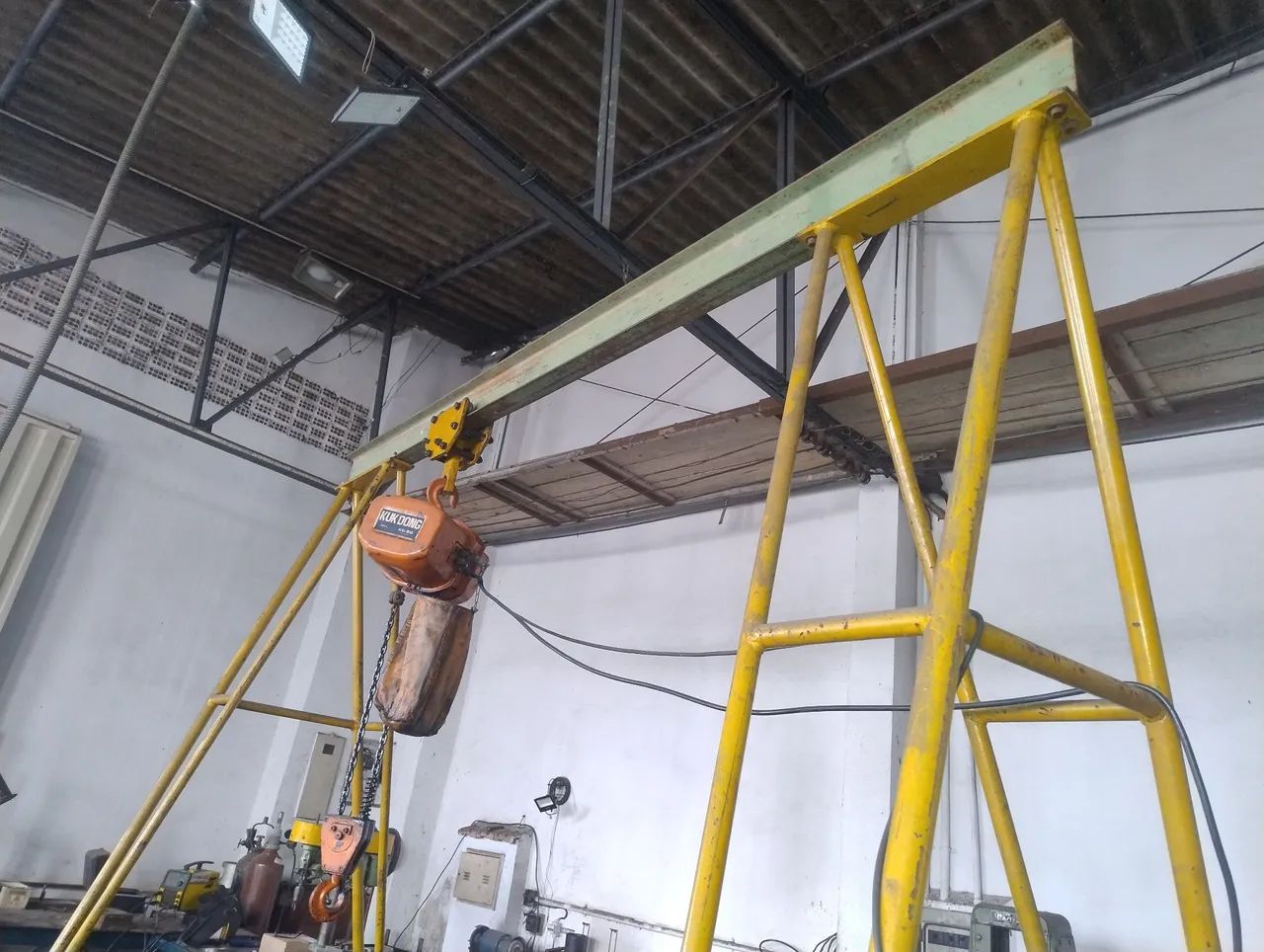 Talha Elétrica 2 tons com pórtico  - Foto 2