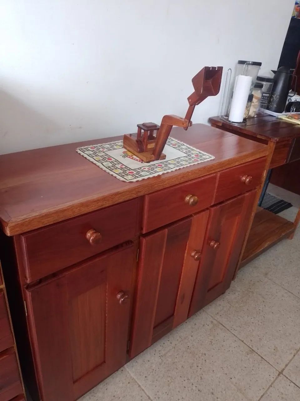 Balcão 3 portas 3 gavetas todo em madeira  - Foto 5