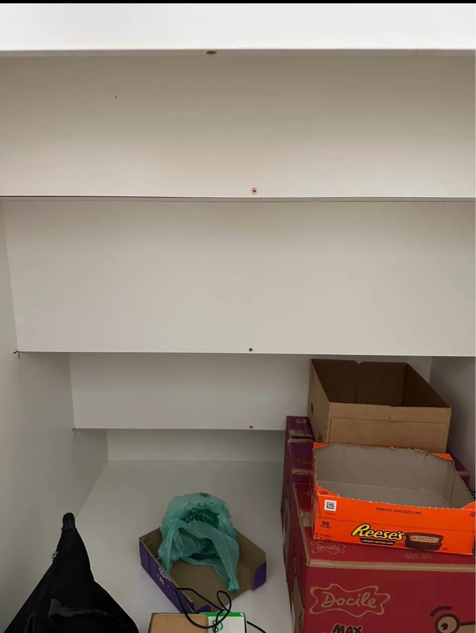 Stand, em 2 partes, cada com 1 m larg x 1,20m alt x 1 m prof, com armários  com tranca - Foto 5